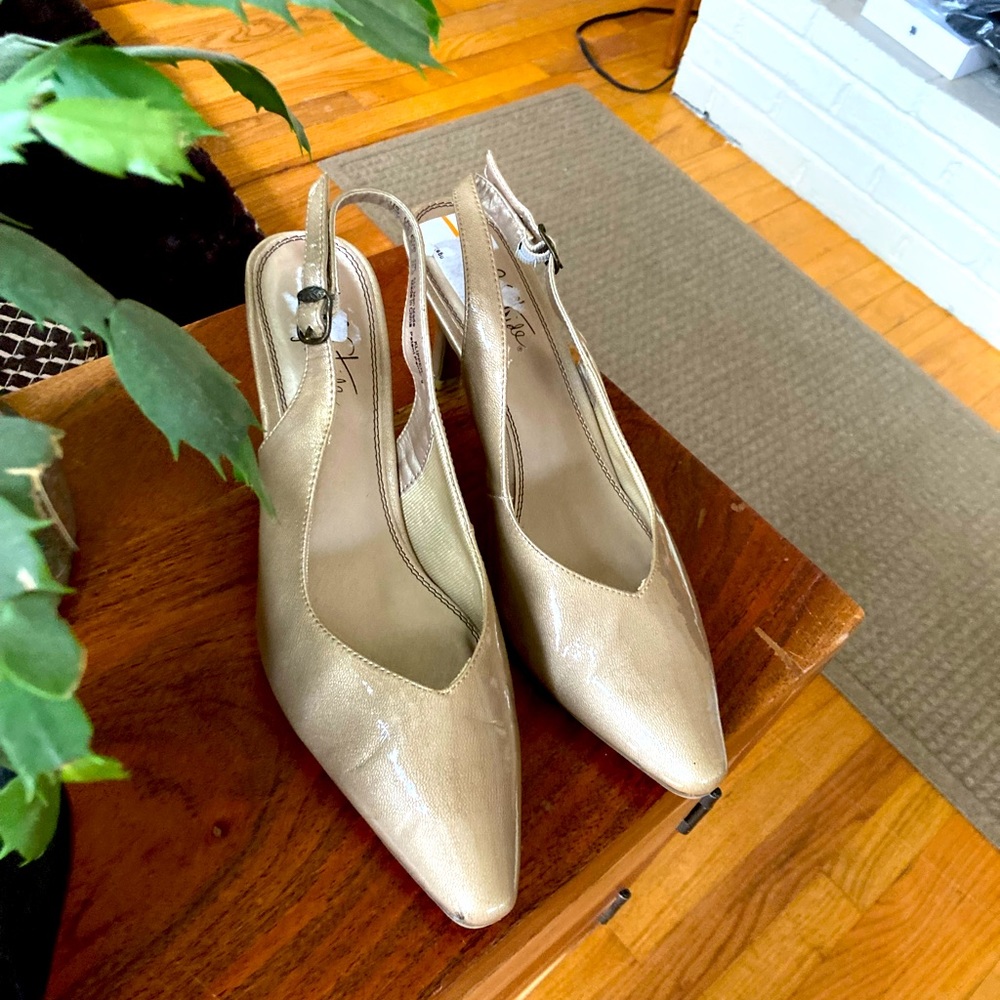 Life stride patent leather  slingback heels.
